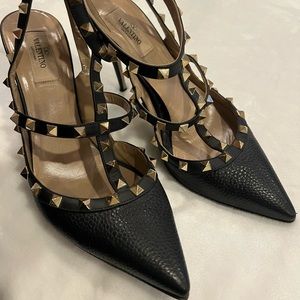 Valentino ROCKSTUD GRAINY CALFSKIN ANKLE STRAP PUMP 100 MM